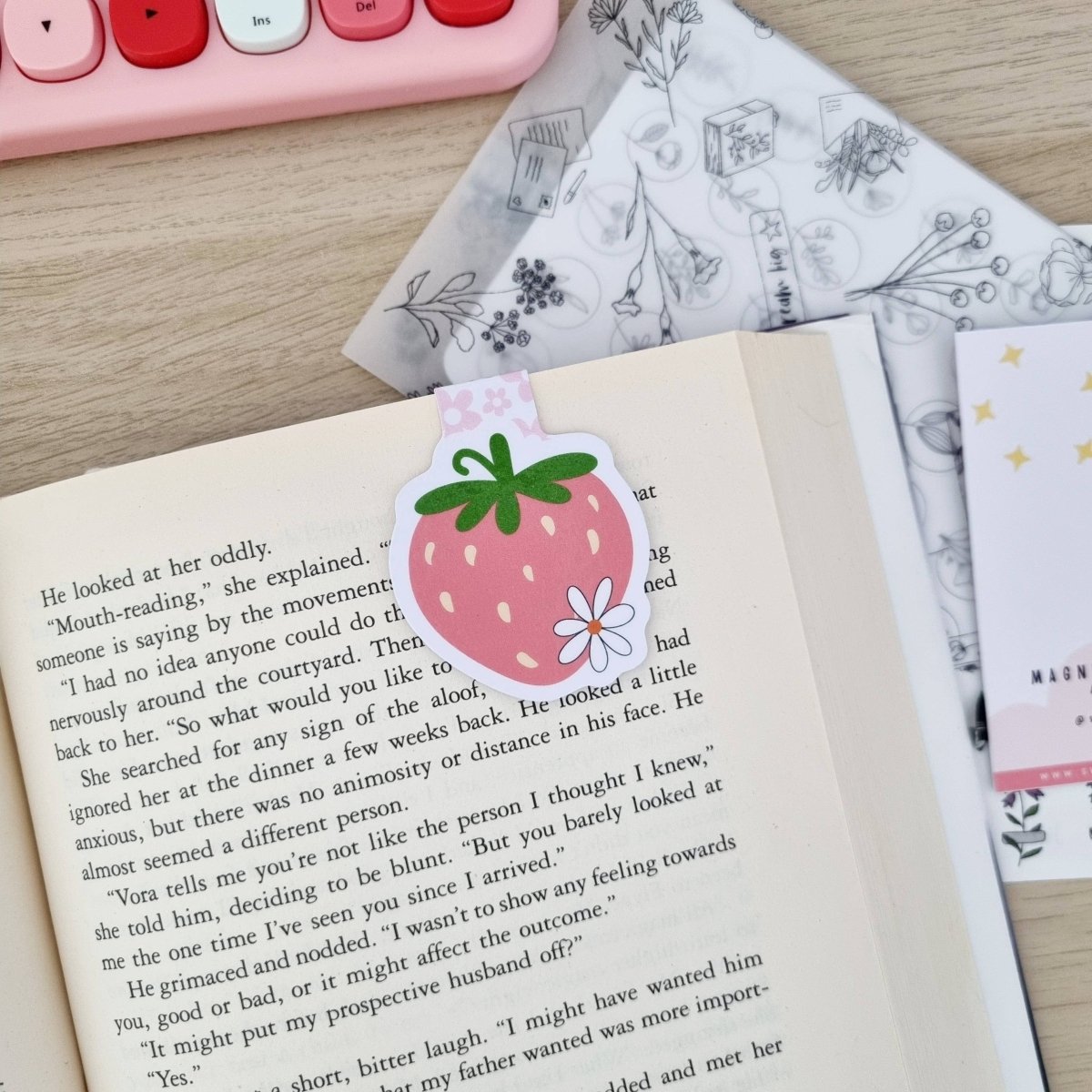 Magnetic Bookmark - Strawberry Flower - Paper Mochi