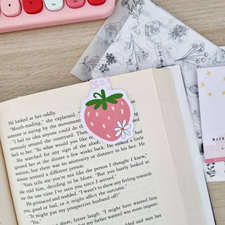 Magnetic Bookmark - Strawberry Flower - Paper Mochi